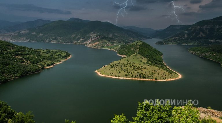 Какво да знаем за планината Родопи по време на буря?