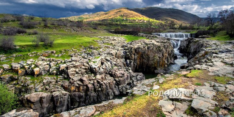 Водопад Чуково природна красота в сърцето на Родопите