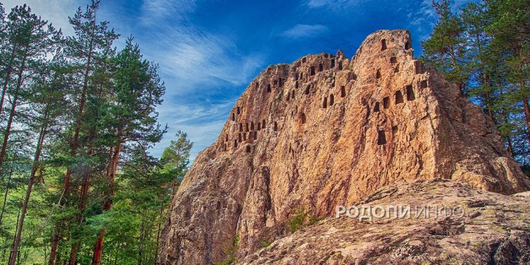 Орлови скали край Ардино – мистичното тракийско светилище, изсечено в сърцето на Родопите